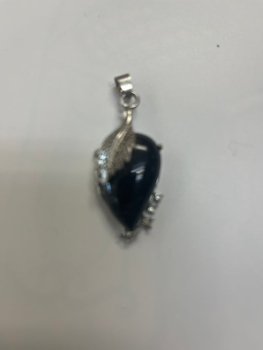 Onyx black oval pendant