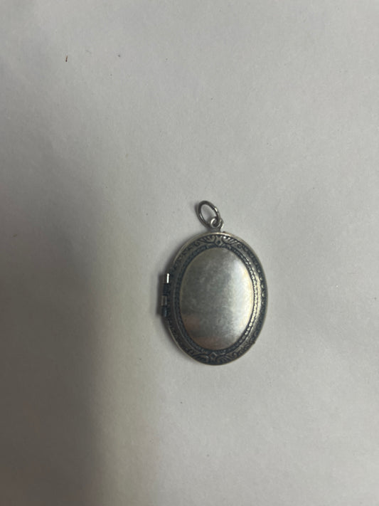 Vintage pendant locket